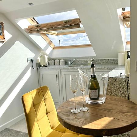 Seascape - Stylish Modern Apartment Barton on Sea Exteriör bild
