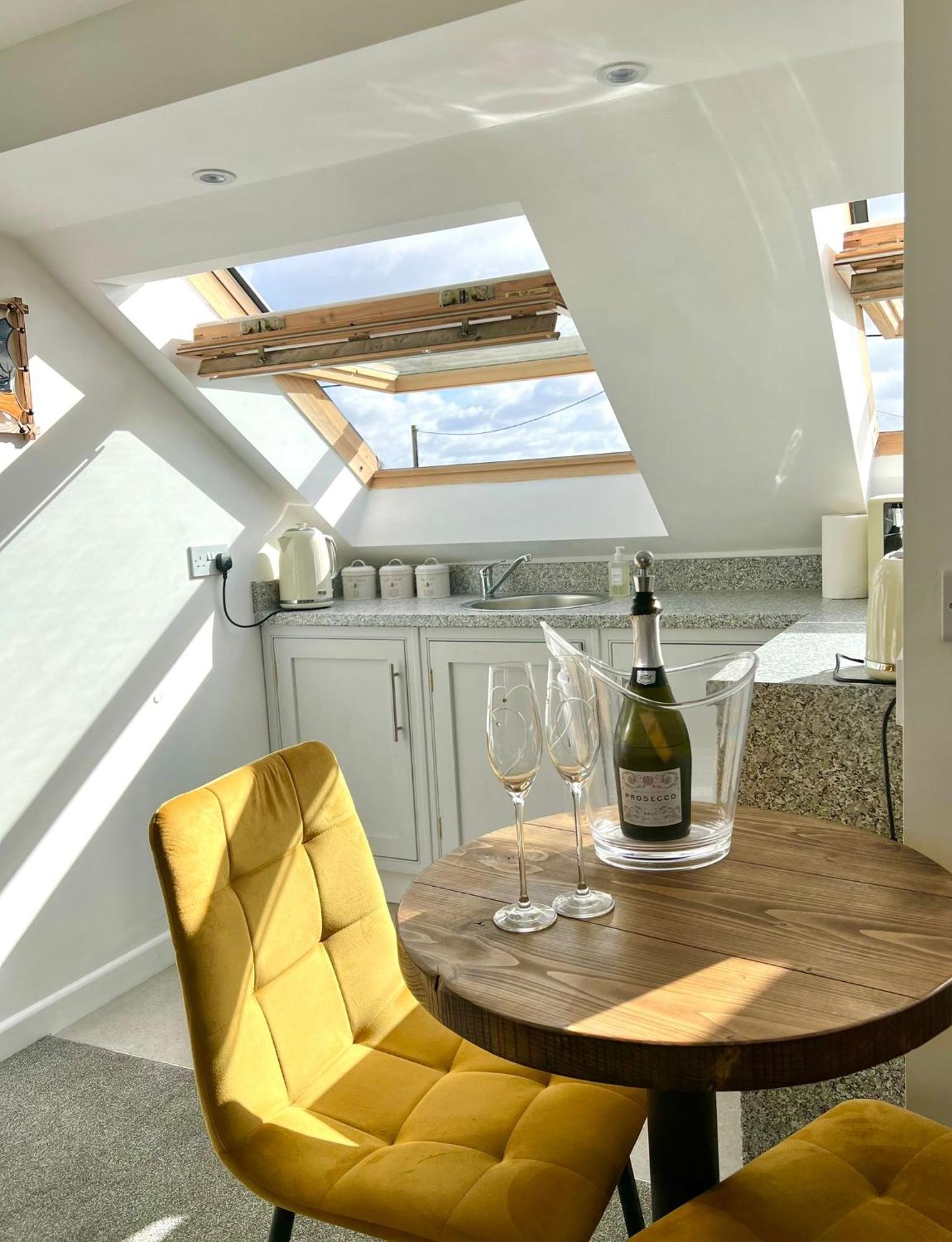 Seascape - Stylish Modern Apartment Barton on Sea Exteriör bild