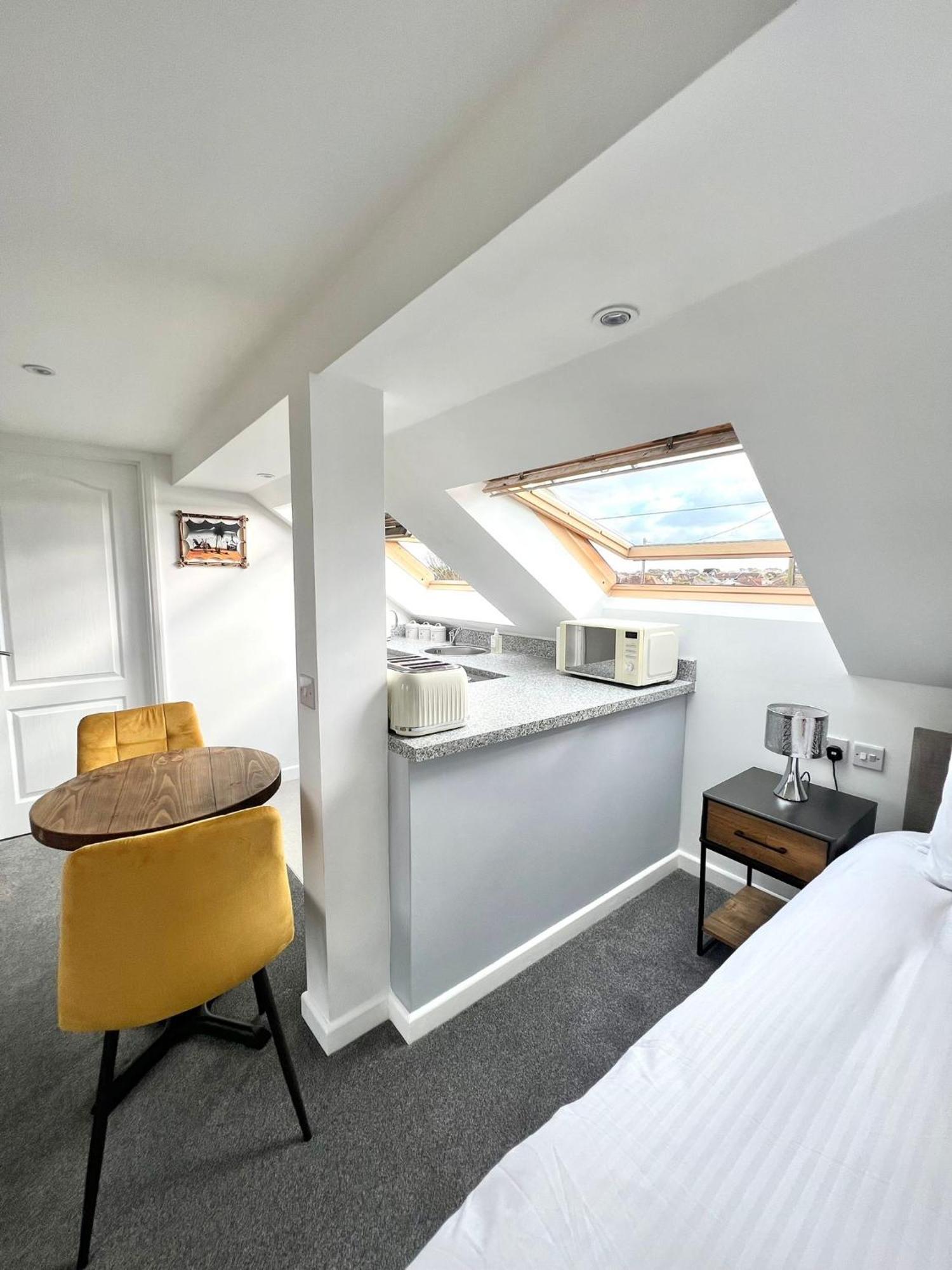 Seascape - Stylish Modern Apartment Barton on Sea Exteriör bild